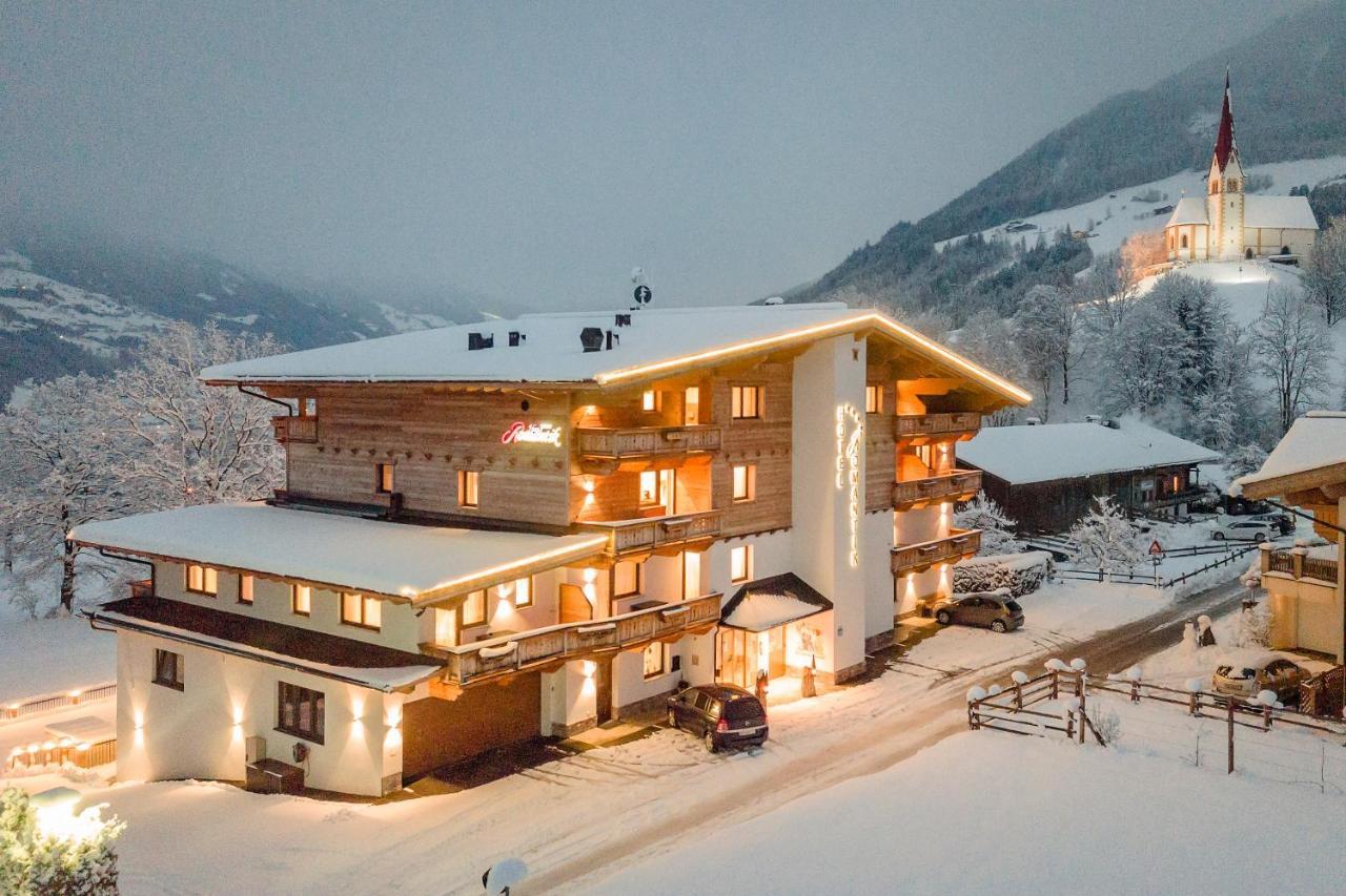 Hotel Garni Romantik Fuegen Exterior photo
